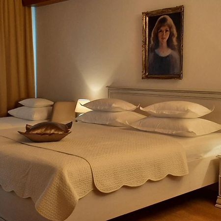 Guest House Fenix Brela Quarto foto