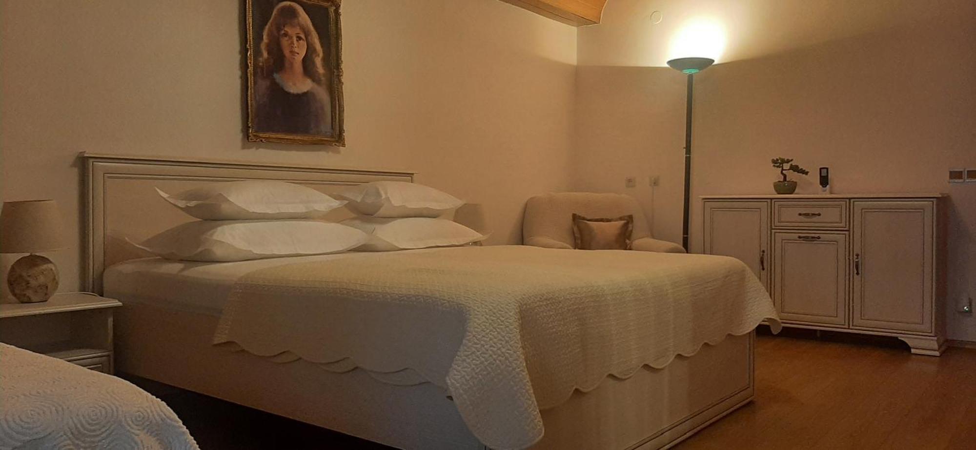 Guest House Fenix Brela Quarto foto